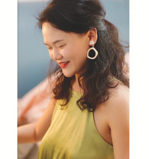 自信的光芒（一位普通人在追求梦想的故事）