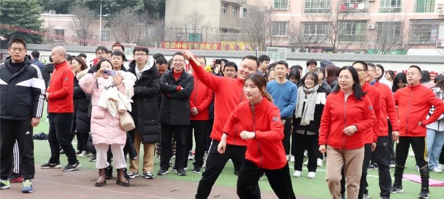 青春之门（当门缓缓打开，我们迎来了另外一个世界）