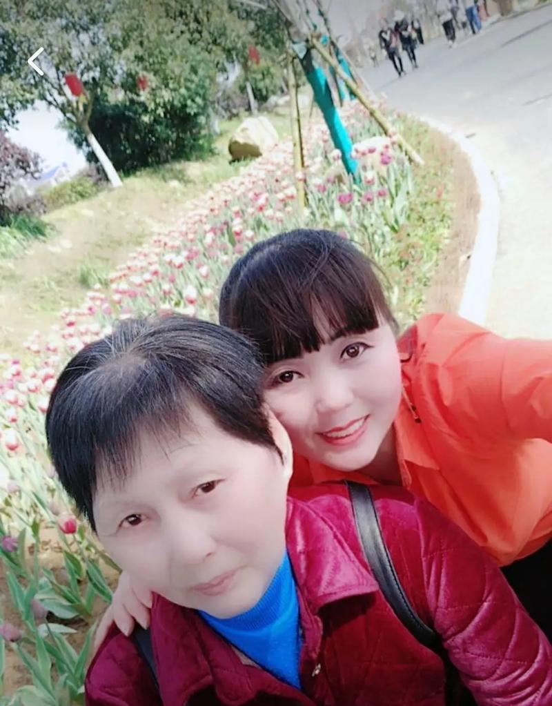 一个小女孩的幸福之路（一个小女孩的幸福之路）