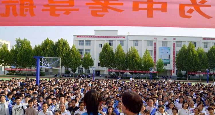启航梦想的少年（追逐梦想的艰辛与回报）