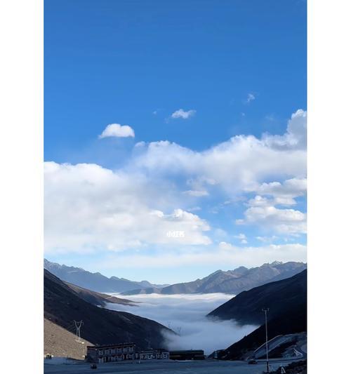 听到这个消息，张晓阳心中一动，决定前往这个小镇寻找自己迷失已久的内心世界。
