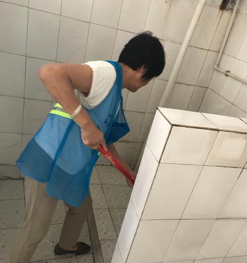 平凡的保洁阿姨（她们的工作是多么不容易）