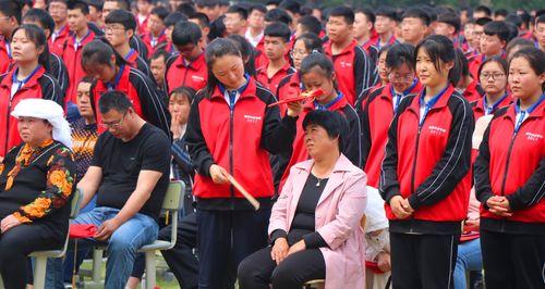感恩路上，青春相伴
