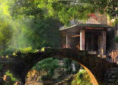诗意文化的家园（一座小镇的故事）