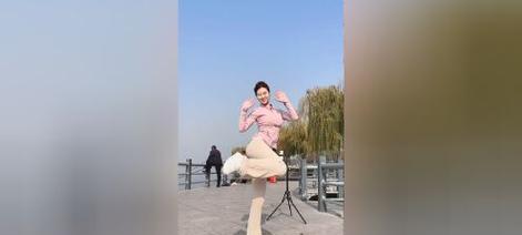 活力满满，青春无限（一个充满能量的少年的故事）
