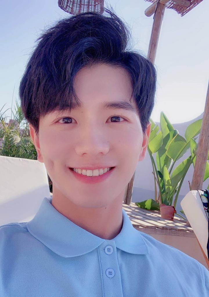 《笑容的力量》（一个以爱笑的男生的故事）