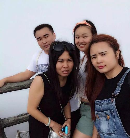 自然之子——一只小鸟的成长故事（跳跃、探索、成长——与大自然共舞的旅程）