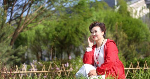 面对生活微笑（一个坚韧不拔的女人）