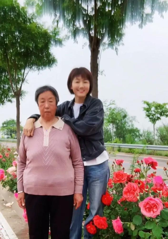母爱无私，微笑温暖（母爱无私，微笑温暖）