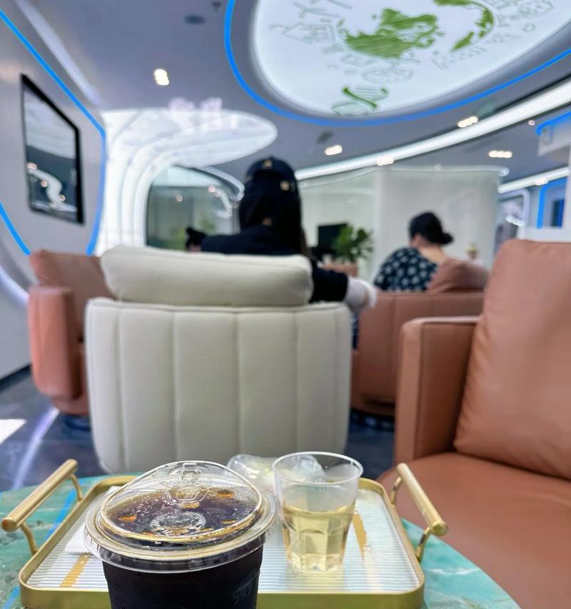 青春拼搏，闪耀人生（从默默无闻到成就斐然）
