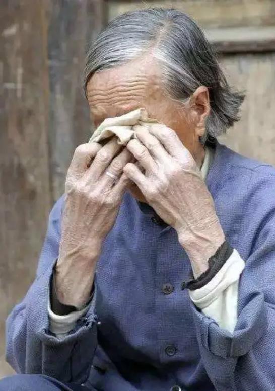 母爱的回归（坠入低谷的我，靠母亲拯救）