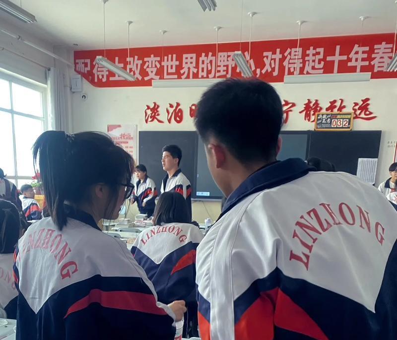 那个老人与小女孩的友情（一份跨越年龄的真挚情谊）