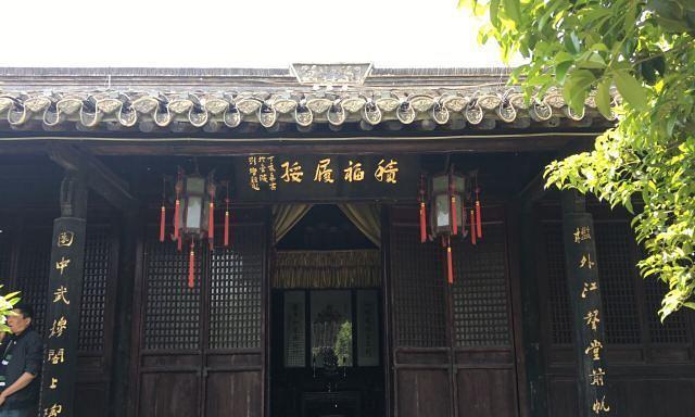 无从下手的城市（以眼花缭乱，目不暇接为由，写一篇小故事）