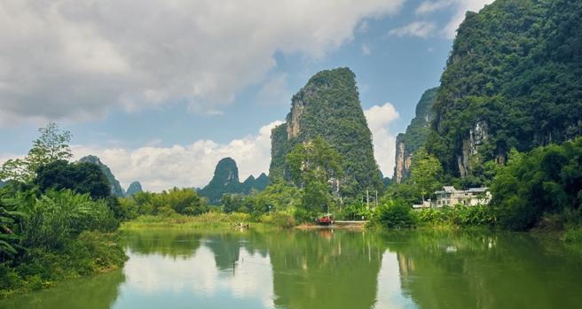 大草原的美景（一段难忘的游览经历）