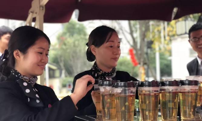 那份细小的温暖（在世界的某个角落里）