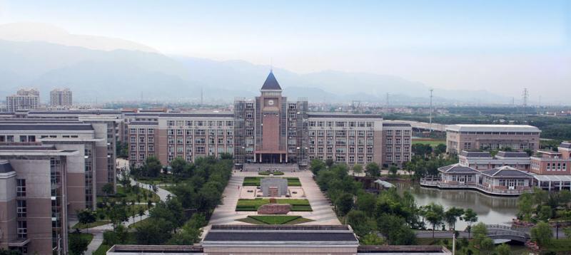 阳光下的校园（一个故事，一个回忆）