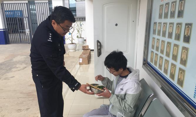 善良仍在，微笑不老（善良仍在，微笑不老）