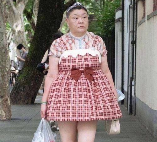 坚定不移，永远不放弃。（一个敢于追梦的女性的传奇人生。）