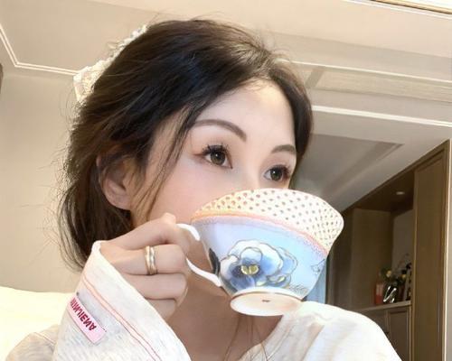 以睹物思人，跨越时空的灵感之旅。（一场启示之旅，一段心灵冒险。）